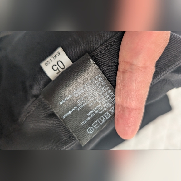 Uniqlo Men's Black Pants - Picture 4 of 5